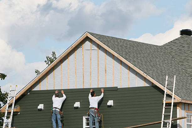 Professional Vinyl Siding technician working in Port Jefferson Station, NY
